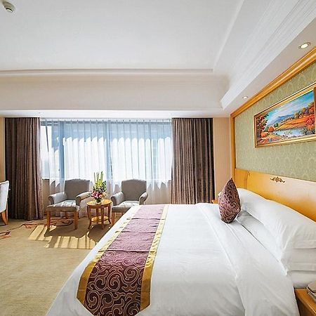 Vienna Hotel Guilin Wanfu Square מראה חיצוני תמונה